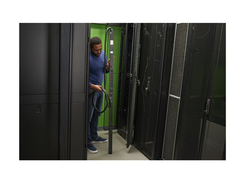 APC Rack PDU 9000 Switched ZeroU 16A 230V 21 C13 & 3 C19 IEC309 Cord